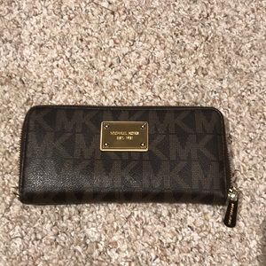 Genuine Michael Kors logo wallet Zip
